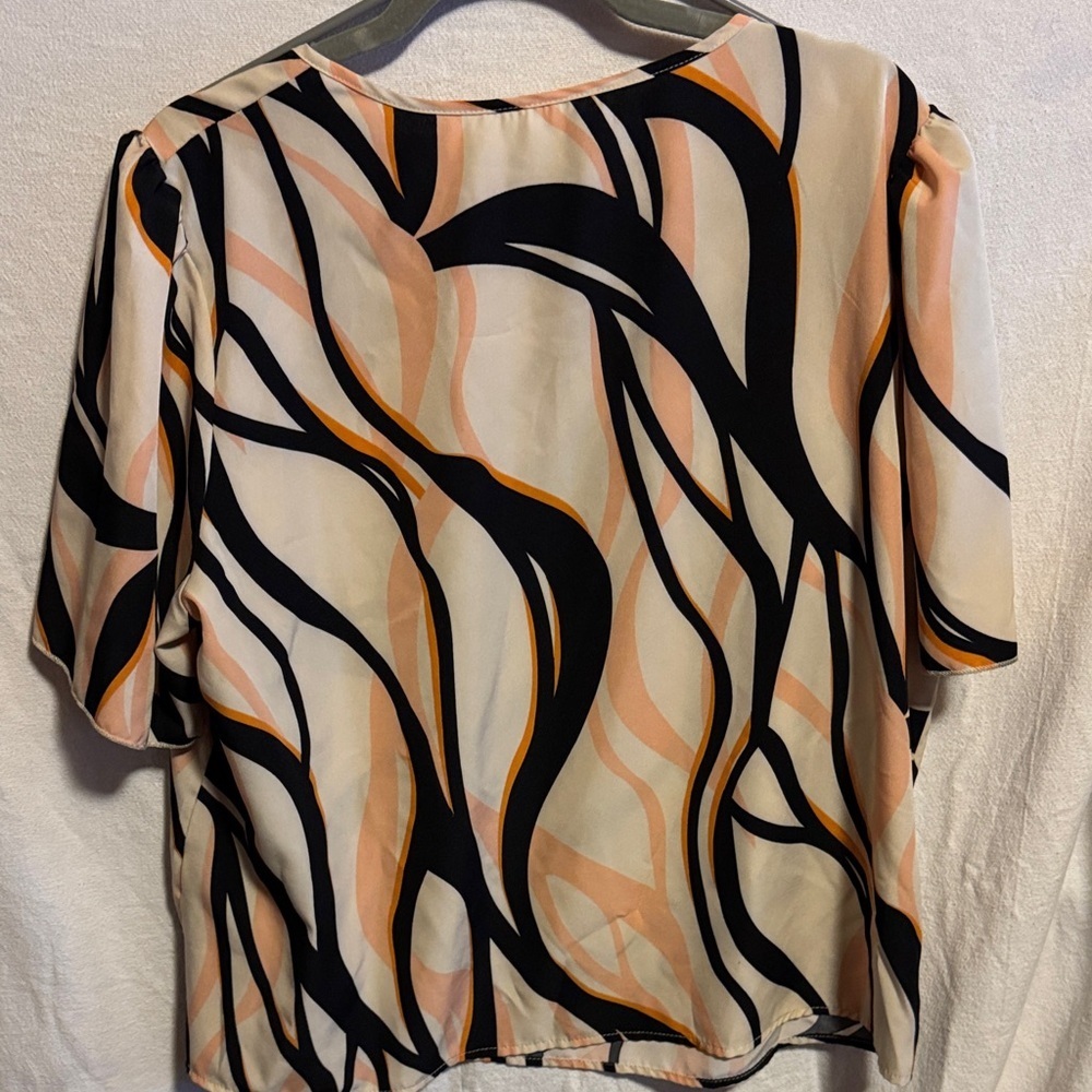⭐ Abstract Print Blouse 2XL Neutral Black Tan Short Sleeve Top - Picture 5 of 6